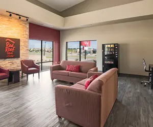 Photo 3 - Red Roof Inn & Suites Austin East - Manor