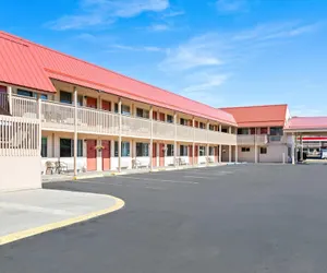 Photo 2 - Econo Lodge Miles City I-94