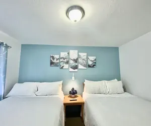 Photo 5 - Bluebird Day Inn & Suites