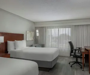 Photo 2 - Courtyard by Marriott Houston Rice University