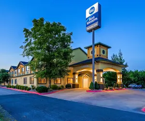 Photo 2 - Best Western Parsons Inn