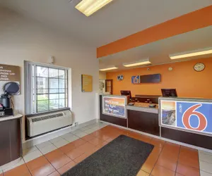 Photo 3 - Motel 6 San Antonio, TX - Downtown - Market Square