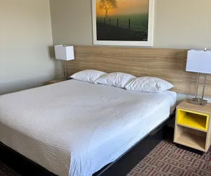 Photo 5 - Days Inn by Wyndham West Branch Iowa City Area
