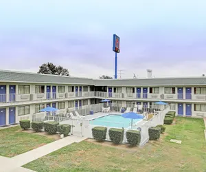 Photo 2 - Motel 6 San Marcos, TX