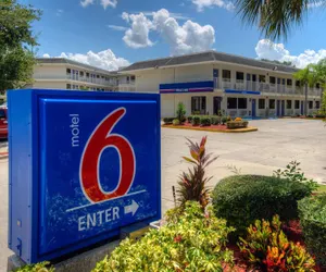 Photo 2 - Motel 6 Bradenton, FL