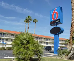 Photo 2 - Motel 6 Twentynine Palms, CA