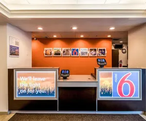 Photo 3 - Motel 6 West Des Moines, IA