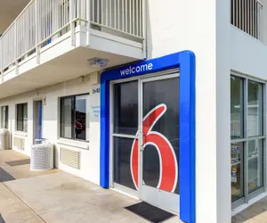 Photo 2 - Motel 6 Redding, CA - Central