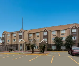 Photo 2 - Americas Best Value Inn & Suites Lake Charles at I-210 Exit 5