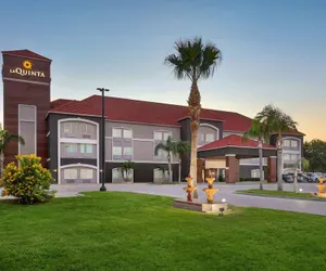 Photo 2 - La Quinta Inn & Suites by Wyndham Brownsville North