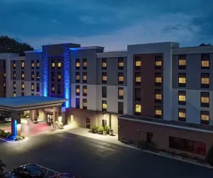 Photo 2 - Holiday Inn Express & Suites Newport News, an IHG Hotel