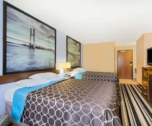 Photo 4 - Super 8 by Wyndham Fairfield