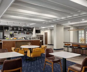 Photo 2 - Courtyard by Marriott Kokomo