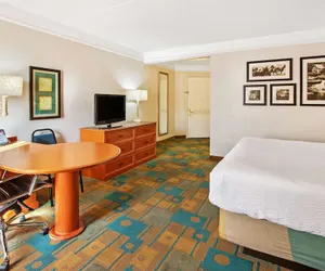 Photo 5 - La Quinta Inn & Suites by Wyndham Albuquerque West