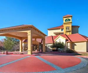 Photo 2 - La Quinta Inn & Suites by Wyndham Albuquerque West
