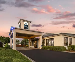Photo 2 - Best Western Inn & Suites - Monroe