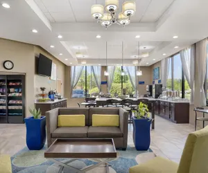 Photo 4 - Best Western Inn & Suites - Monroe