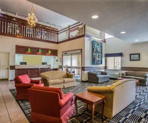 Photo 4 - Quality Inn & Suites Dixon near I-88