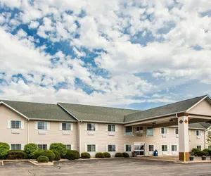 Photo 2 - Quality Inn & Suites Dixon near I-88