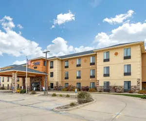 Photo 2 - Comfort Inn & Suites Cedar Rapids North - Collins Road