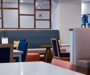 Photo 3 - Hampton Inn Frankfort
