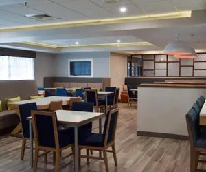 Photo 2 - Hampton Inn Frankfort