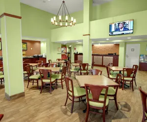 Photo 3 - Galleria Palms Hotel