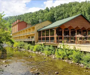 Photo 2 - River Terrace Resort & Convention Center