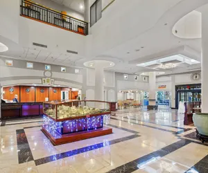 Photo 2 - Wyndham Garden Hotel Baronne Plaza