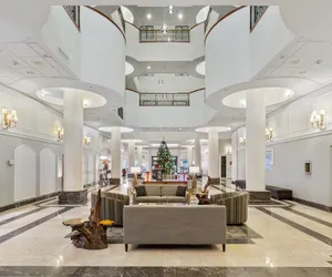 Photo 3 - Wyndham Garden Hotel Baronne Plaza