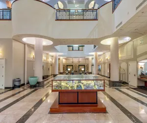 Photo 2 - Wyndham Garden Hotel Baronne Plaza