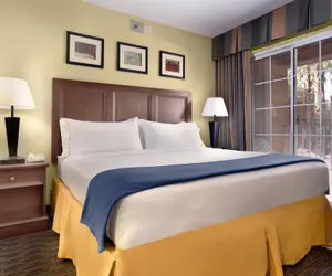 Photo 2 - Holiday Inn Express Hotel & Suites Scottsdale - Old Town, an IHG Hotel