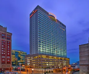 Photo 2 - Crowne Plaza Kansas City Downtown, an IHG Hotel