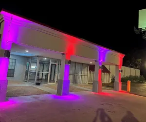 Photo 2 - Americas Best Value Inn Marshall