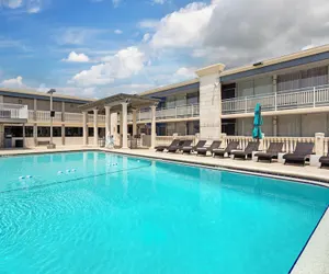 Photo 2 - Quality Inn and Conference Center Tampa-Brandon