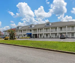 Photo 2 - Baymont by Wyndham Forest City