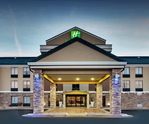 Photo 2 - Holiday Inn Express & Suites - Interstate 380 at 33rd Avenue, an IHG Hotel