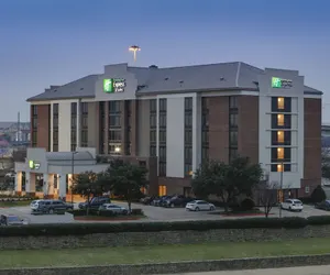 Photo 2 - Holiday Inn Express & Suites Irving Conv Ctr - Las Colinas, an IHG Hotel