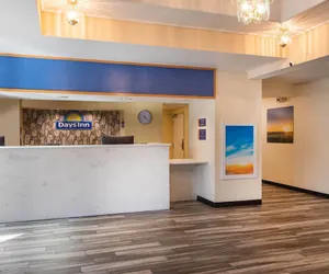 Photo 2 - Days Inn by Wyndham Macon I-75 North