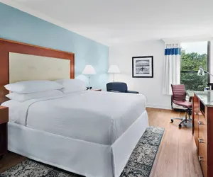 Photo 5 - Four Points by Sheraton Richmond Airport