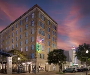 Photo 2 - The Lasalle Hotel, Bryan College Station, A Tribute Portfolio Hotel