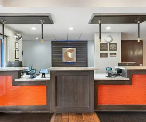 Photo 3 - Comfort Inn & Suites Sacramento - University Area