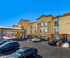 Photo 2 - Comfort Inn & Suites Sacramento - University Area