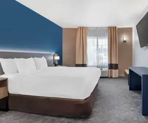 Photo 2 - Comfort Inn & Suites Sacramento - University Area