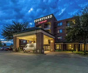 Photo 2 - Courtyard by Marriott Dallas DFW Airport South/Irving