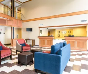 Photo 4 - Comfort Suites Benton Harbor - St. Joseph