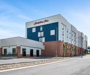 Photo 2 - Hampton Inn Front Royal