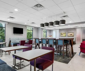 Photo 3 - Hampton Inn Front Royal