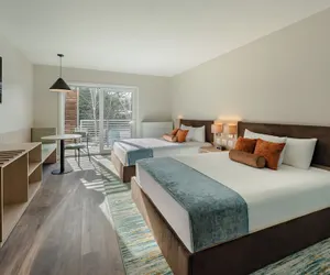 Photo 2 - Sun & Ski Inn And Suites