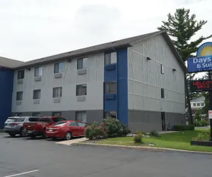 Photo 2 - Days Inn & Suites by Wyndham Traverse City